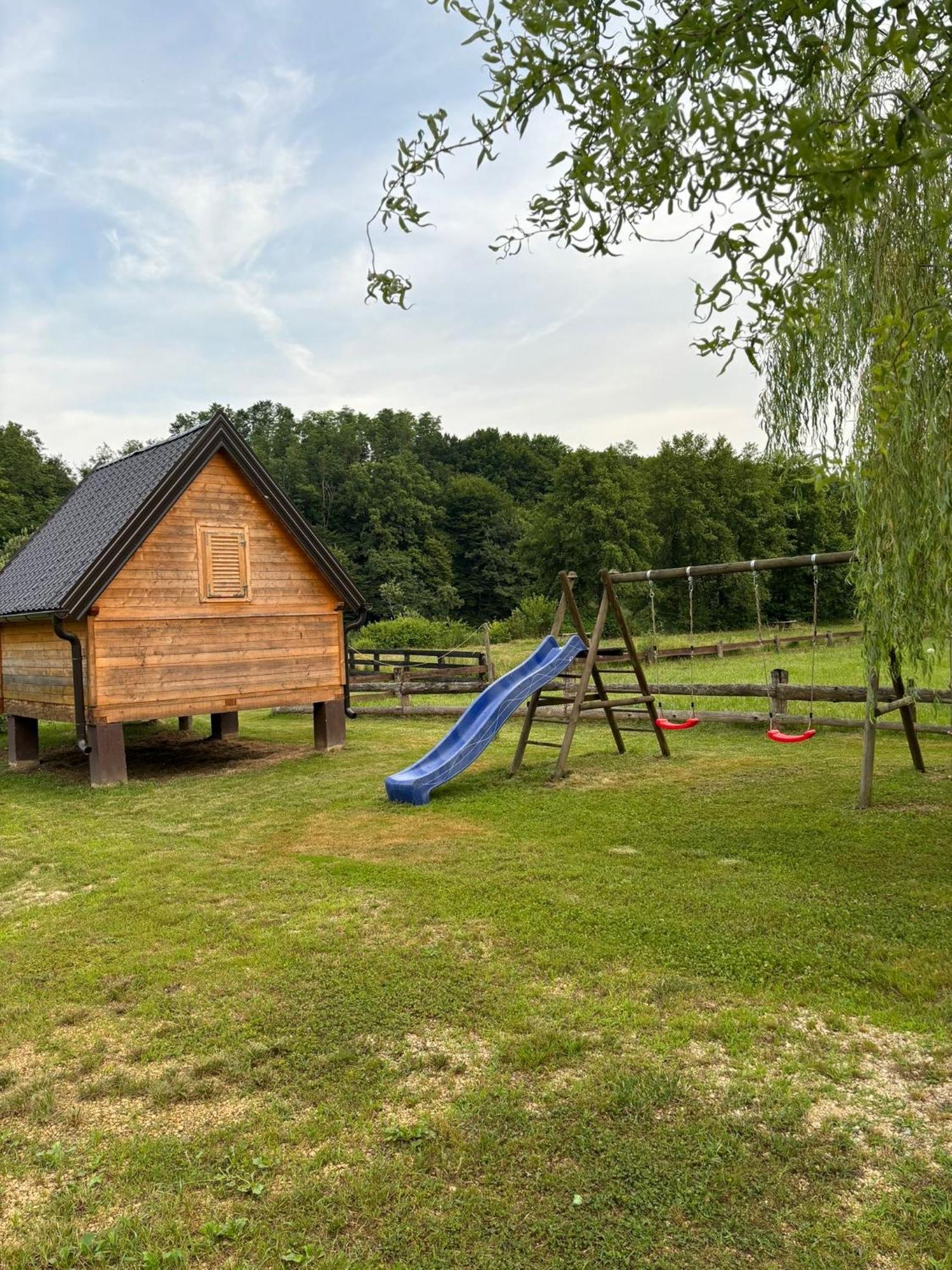 Hotel Green River - Robinzonski Kamp Duga Resa Exterior foto