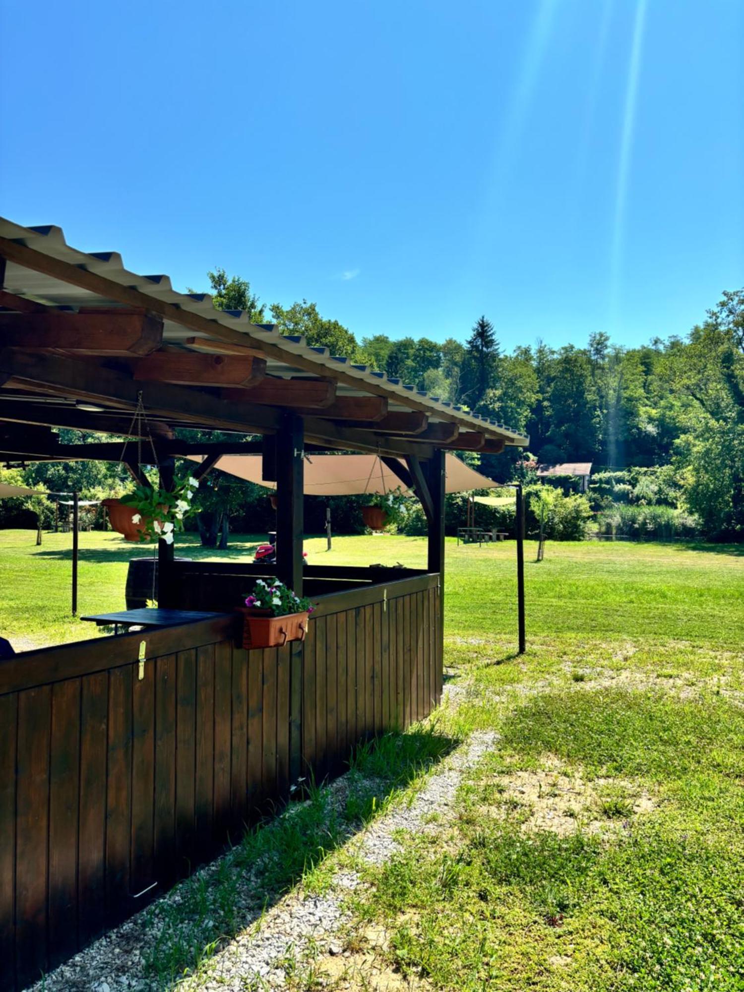 Hotel Green River - Robinzonski Kamp Duga Resa Exterior foto